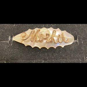 Vintage style brooch